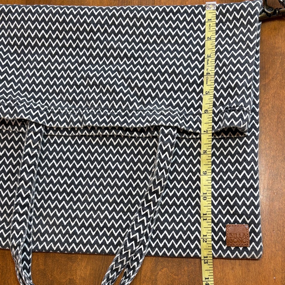 Billabong Black and White Cotton Patterned Messenger Bag/ Tote - Picture 9 of 10